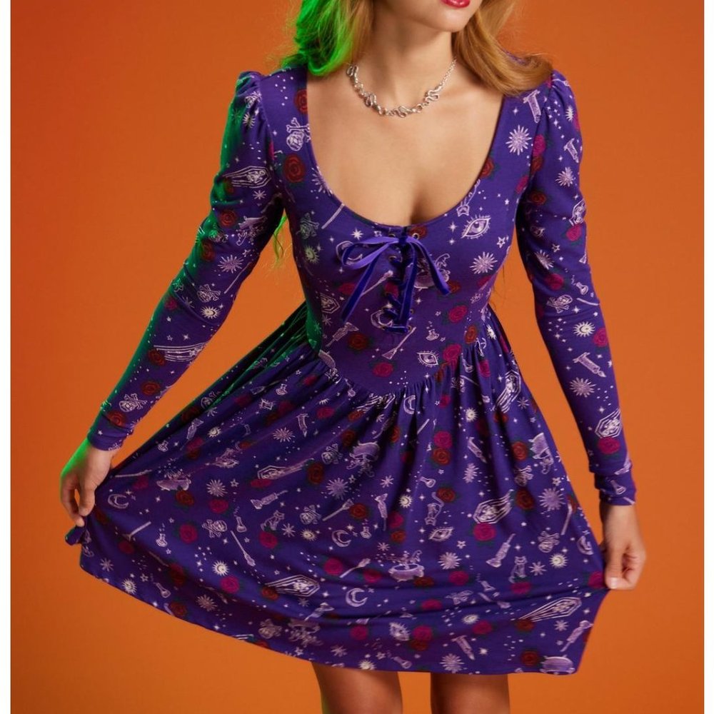 Hot Topic Her Universe Disney Hocus Pocus Icons Lace-Up Purple Dress Size 0 NWOT - Picture 2 of 8